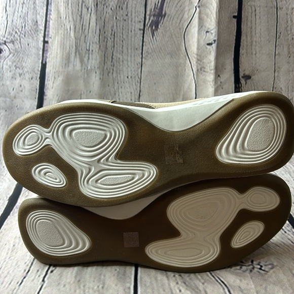 NWT Wanderlust taupe/taupe leather Dolly slip on loafers size 8 wide.never worn - Picture 6 of 8